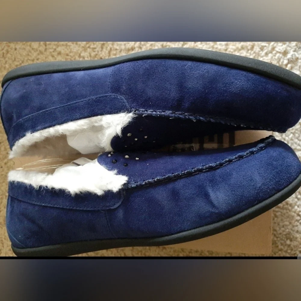 Women's Balboa Rhinestone Slipper Size 7D Navy color New in box